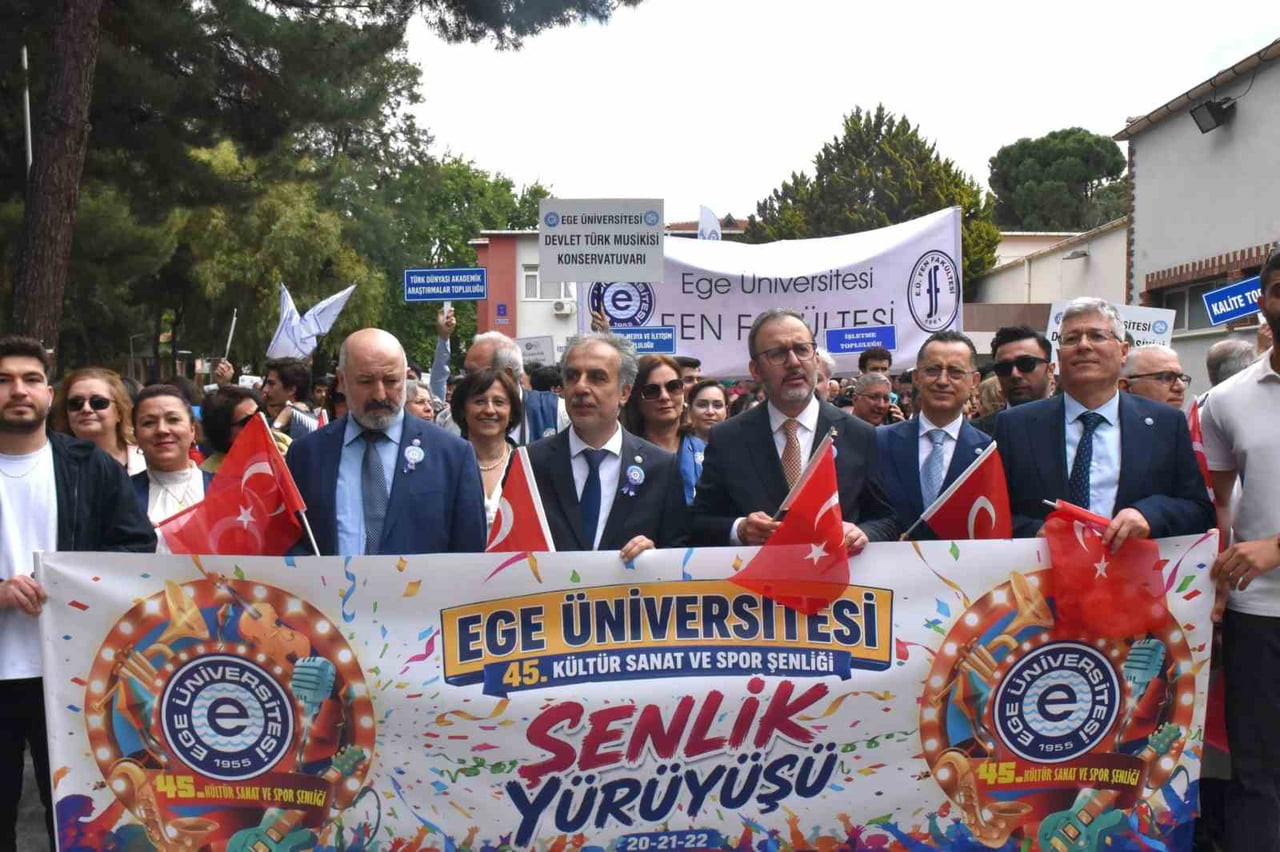 PROF. DR. YUSUF VARDAR MÖTBE KÜLTÜR MERKEZİNDE DÜZENLENEN TÖRENE ÖNCEKİ DÖNEM GENÇLİK VE SPOR...