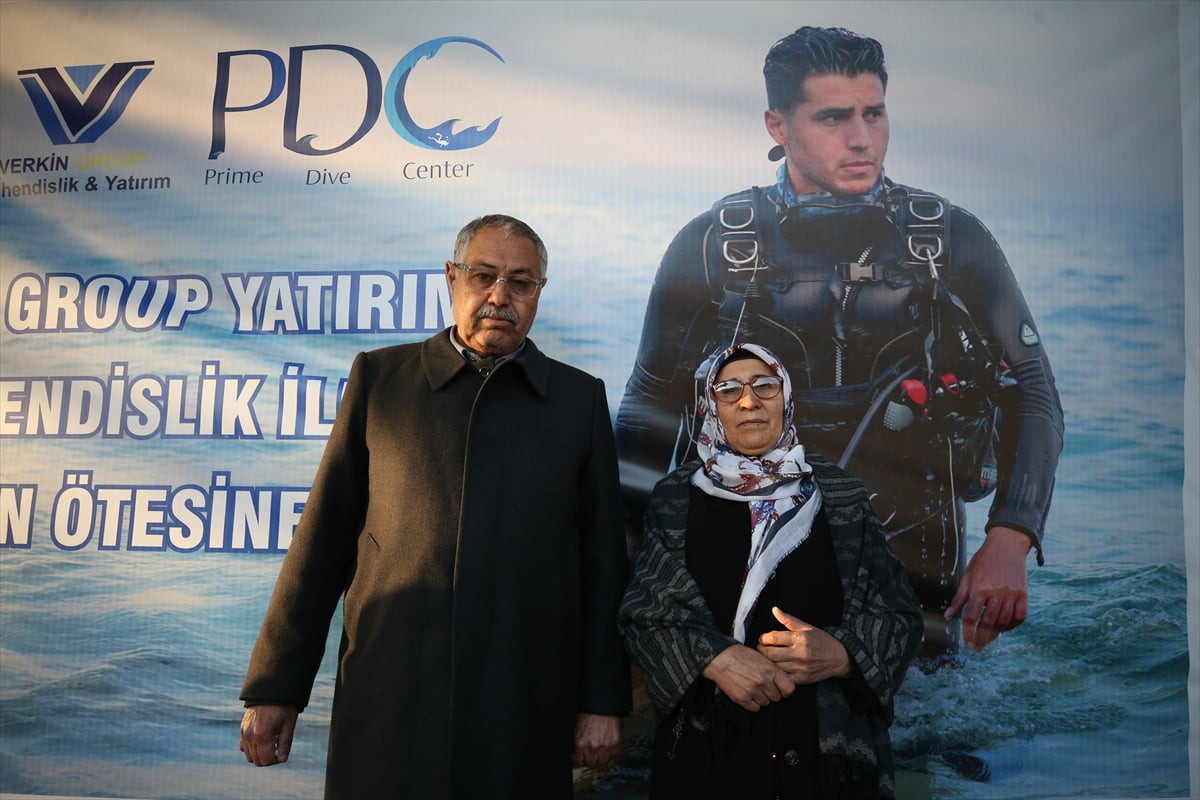 Profesyonel dalış eğitmeni Mazlum Kibar, 18 Mart Çanakkale Deniz Zaferi ve Şehitleri Anma Günü...