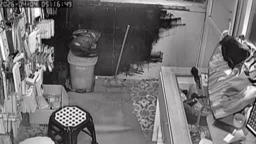 Profesyonel hırsızın, acemi arkadaşını "sadece sıfır telefonları al" diyerek tembihlediği 150 bin...