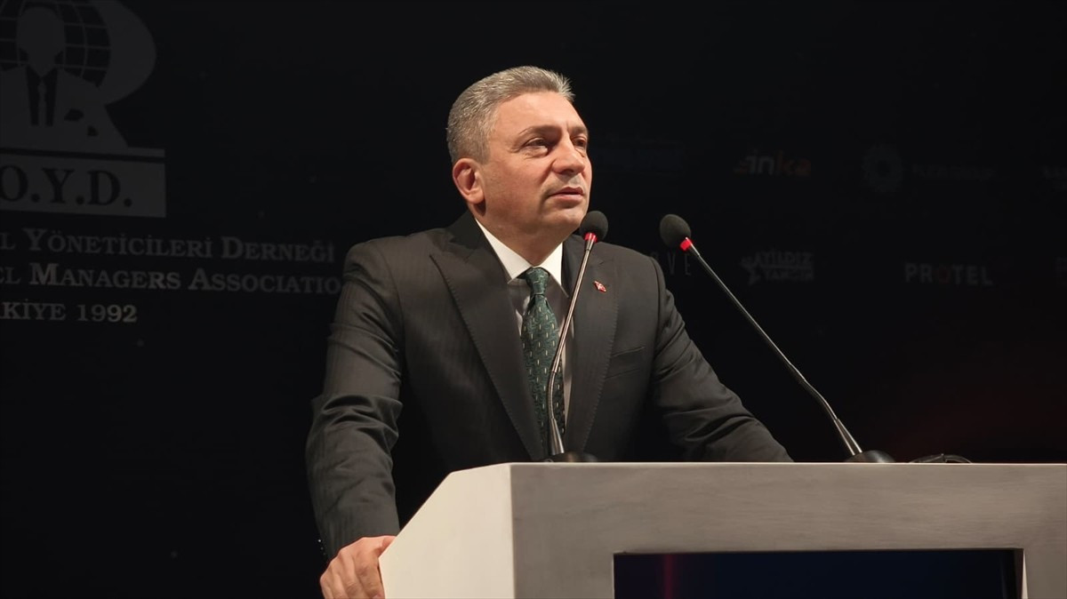 Profesyonel Otel Yöneticileri Derneği (POYD) üyeleri, yıl sonu dolayısıyla düzenlenen gala...