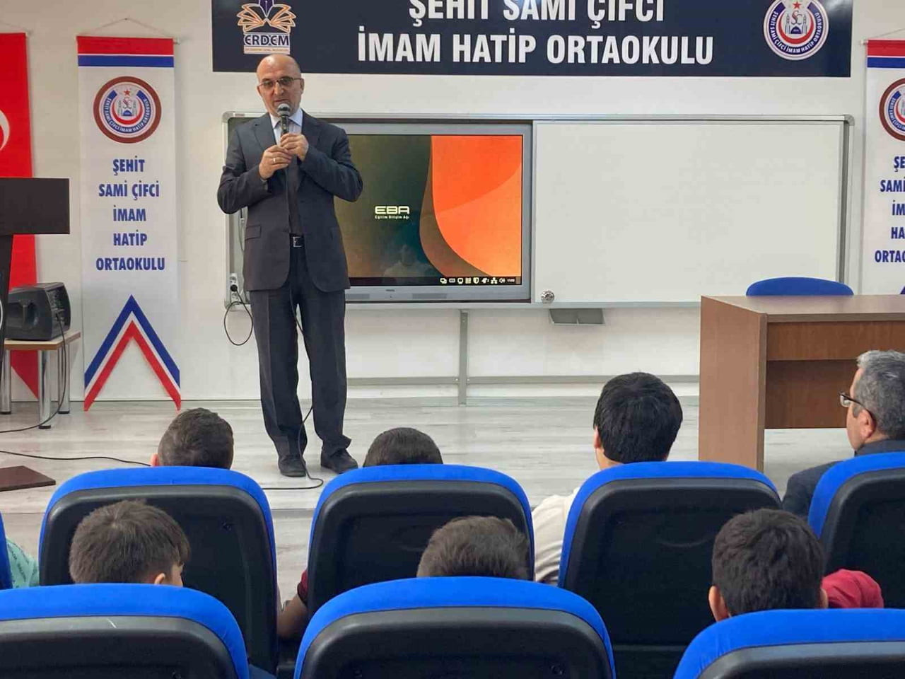 PROGRAM ÇERÇEVESİNDE İL MÜFTÜSÜ LÜTFÜ İMAMOĞLU ŞEHİT SAMİ ÇİFCİ İMAM HATİP ORTAOKULU’NDA...