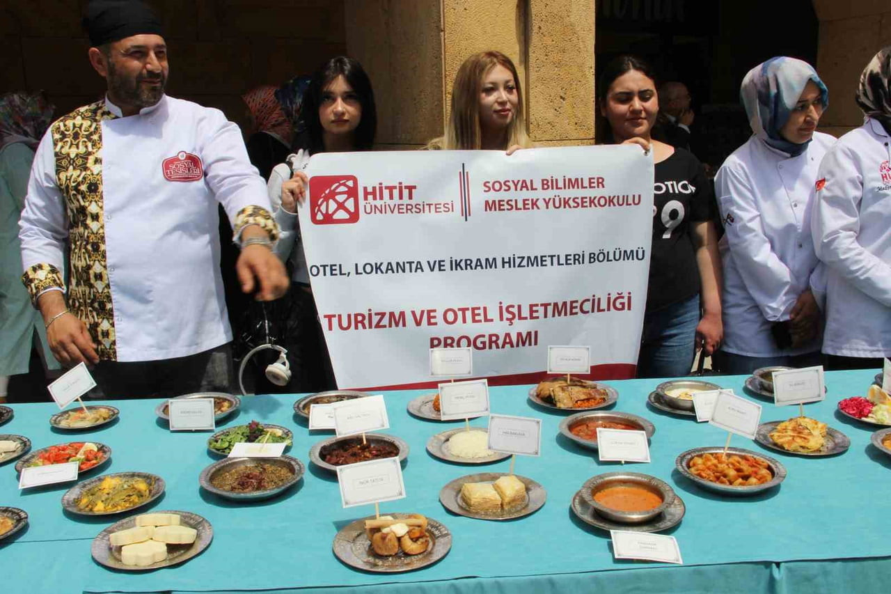 PROGRAM DAHİLİNDE YAPILAN YÖRESEL LEZZETLER ŞEFLERİN BEĞENİSİNE SUNULDU
