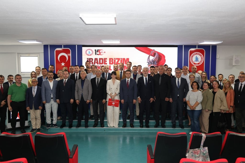 PROGRAM, GÜNÜN ANISINA ÇEKİLEN HATIRA FOTOĞRAFININ ARDINDAN SONA ERDİ.