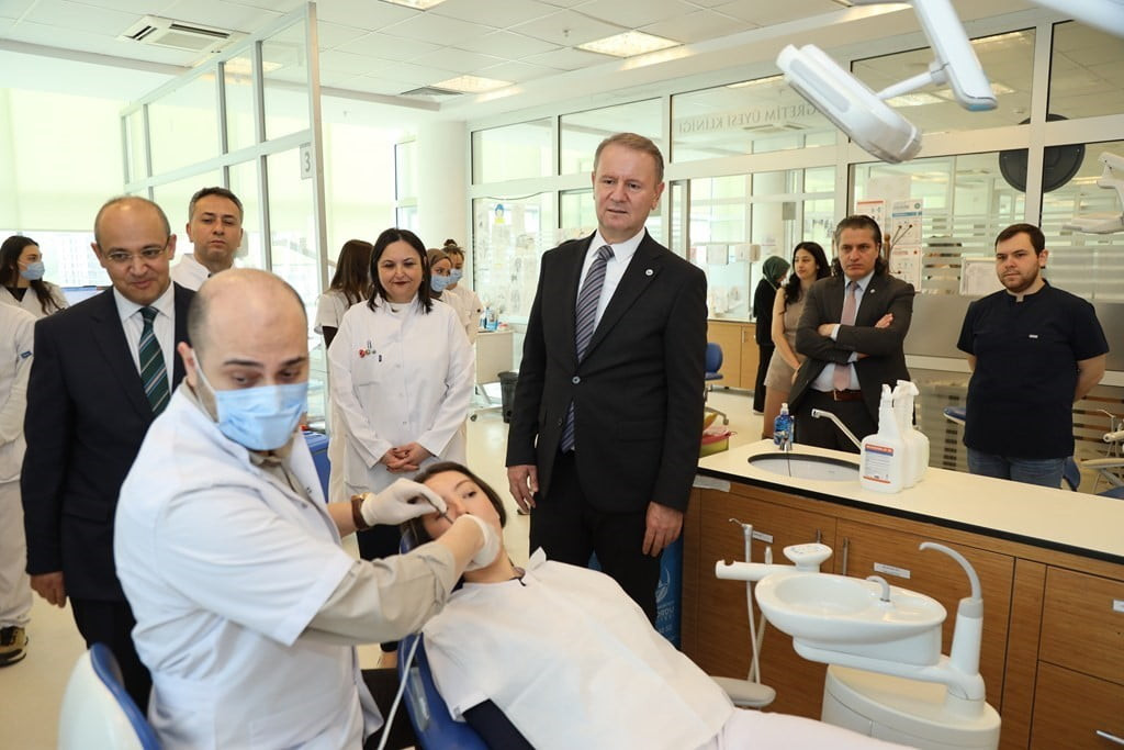 PROGRAM KAPSAMINDA REKTÖR PROF. DR. ORHAN BAŞ, PREKLİNİK ALANI, ENGELLİ VE GÜNÜBİRLİK KLİNİKLERİ...