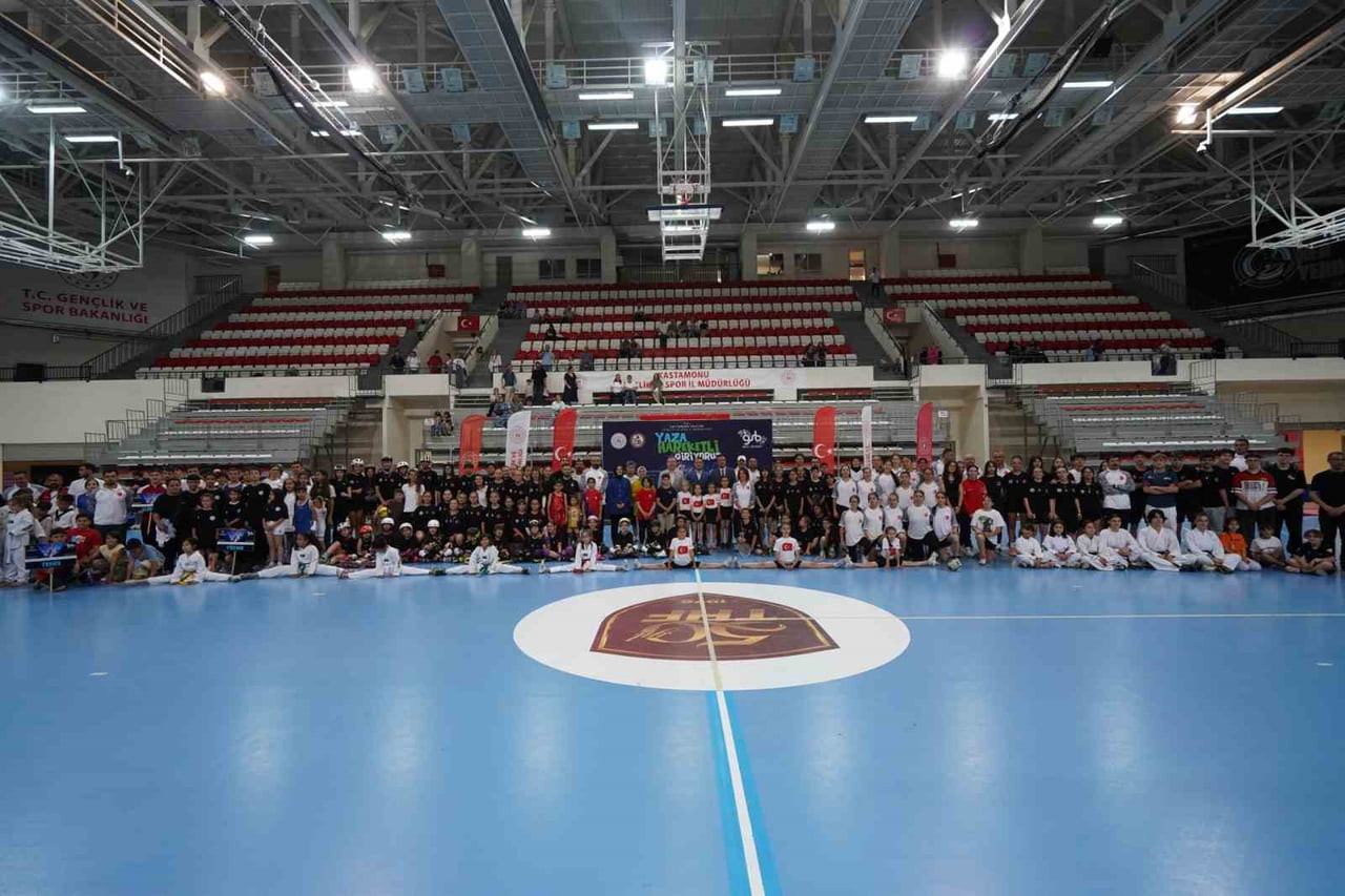 PROGRAM TOPLU FOTOĞRAF ÇEKİMİ İLE SONA ERDİ.