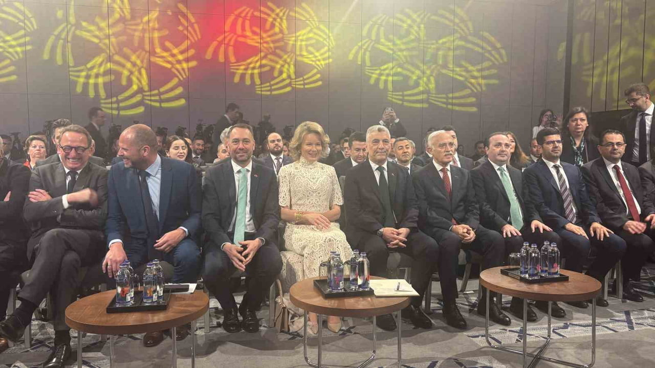 PROGRAMA BELÇİKA KRALİÇESİ MATHİLDE DE KATILDI.