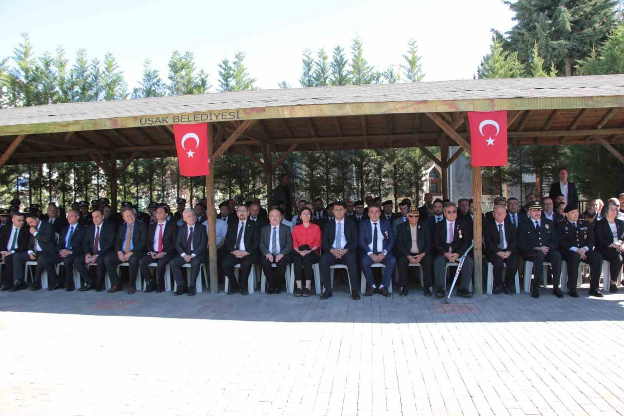 PROGRAMA VALİ SERDAR KARTAL, BELEDİYE BAŞKAN VEKİLİ HATİCE TEREKECİ ÖZKAN, UŞAK ÜNİVERSİTESİ...