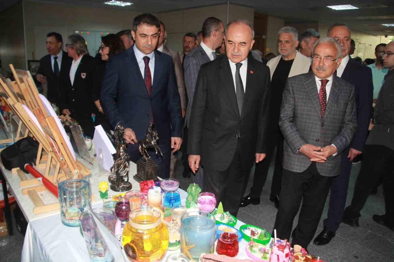 PROTOKOL ÜYELERİ, SERGİYİ GEZDİ