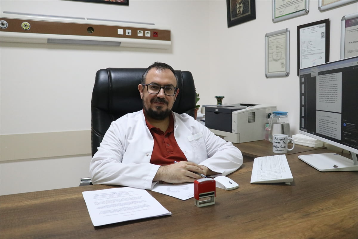 Psikiyatr Dr. Erdem Önder Sönmez, okullarda öğrenciler arasında yaşanan saldırganlığın en yaygın...