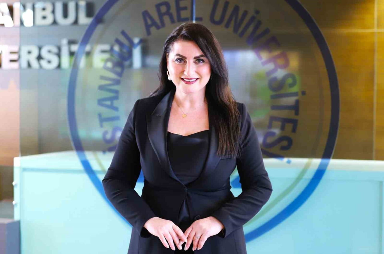 PSİKOLOG YELİZ ARDA, SAĞLIKLI İLİŞKİLERDE SINIR ÇİZMENİN AYRILIK DEĞİL GÜVENLİ BAĞ KURMANIN YOLU...