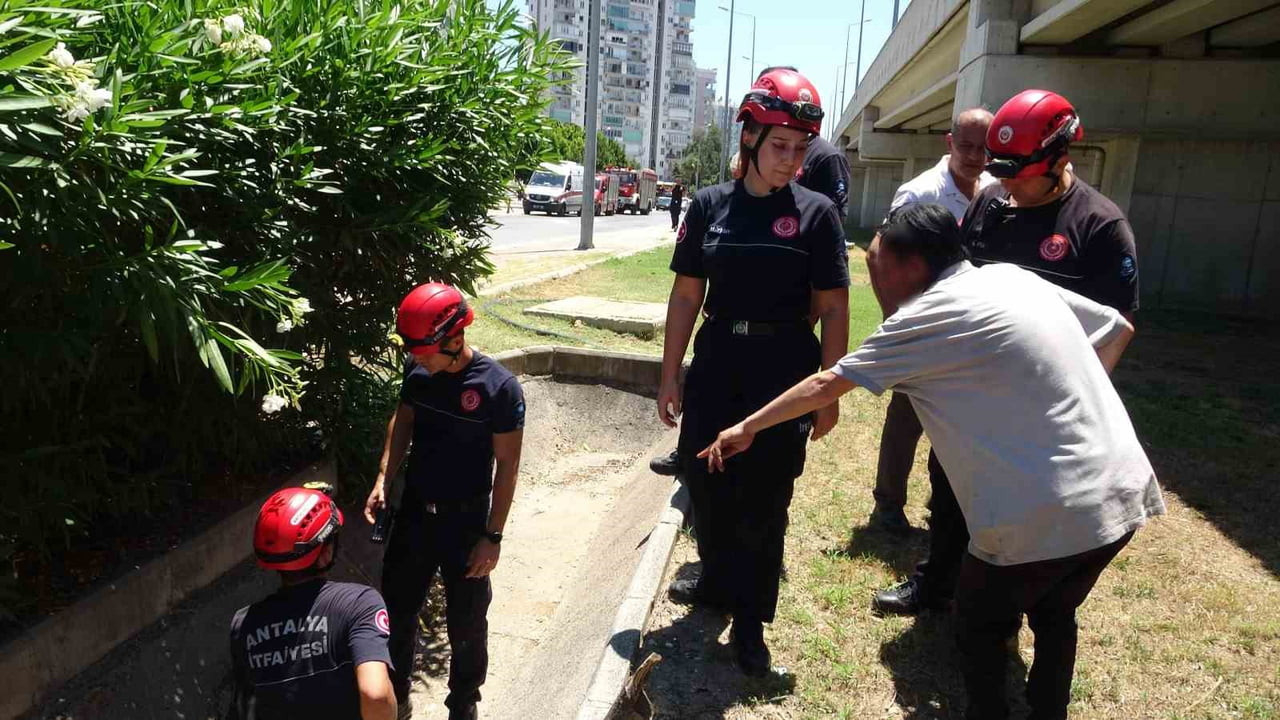 PSİKOLOJİK SORUNLARI OLDUĞU DEĞERLENDİRİLEN ŞAHSI TELEFONDA GÖRÜŞTÜĞÜ BABASI BİLE İKNA...