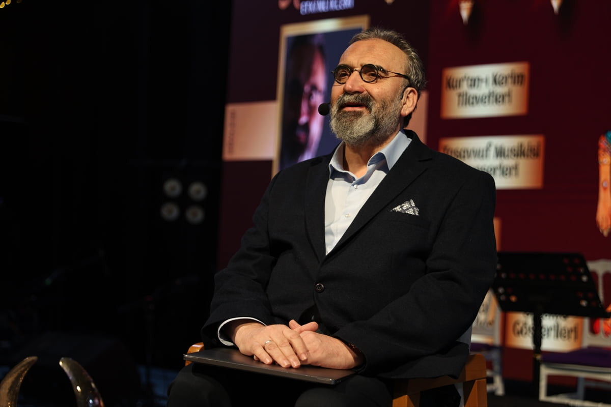 Psikoterapist ve yazar Senai Demirci, Edirne Valiliğince Selimiye Meydanı'nda kurulan "Ramazan...