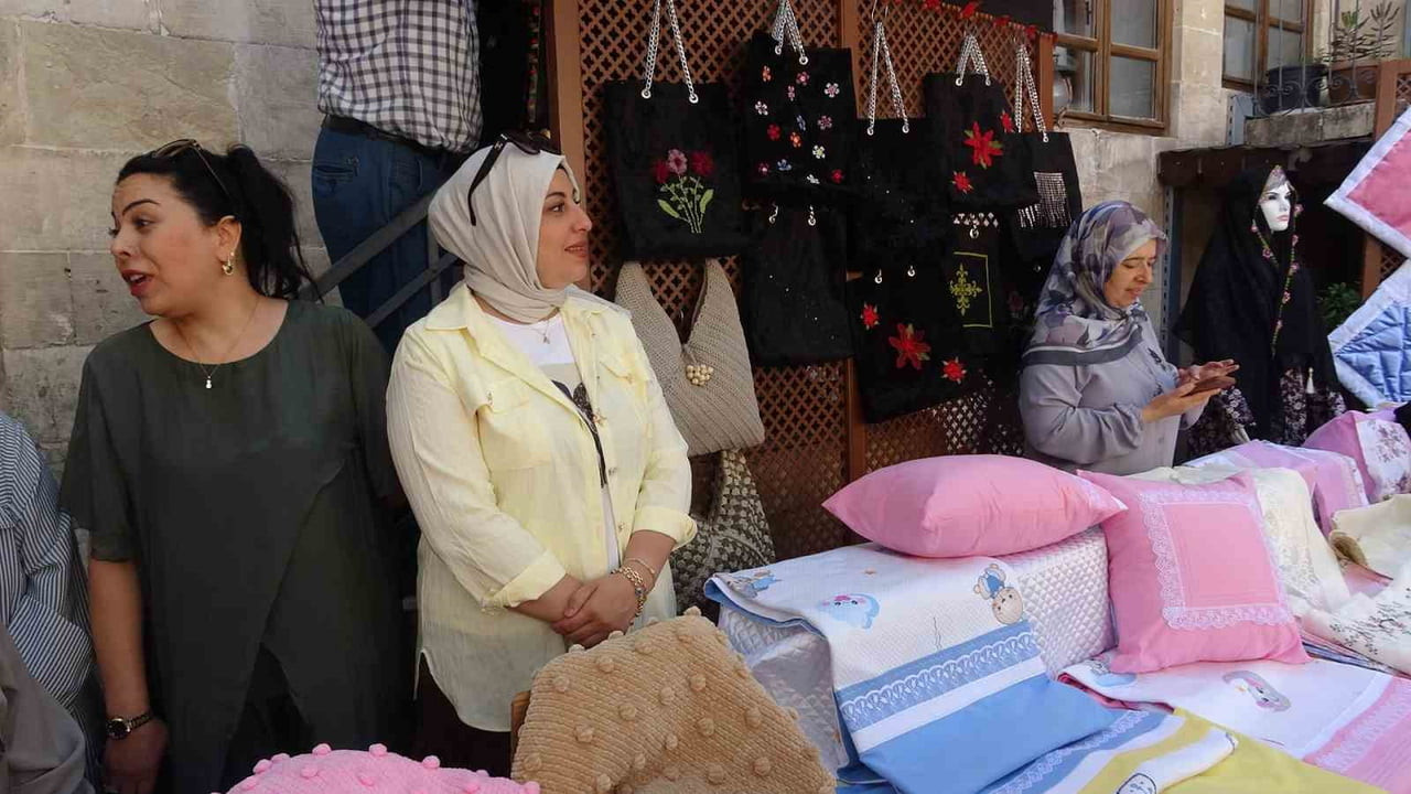 "BİR HAYALİMİZ VAR, SİZ DE UMUT OLUN" TEMALI HAYIR ÇARŞISI AÇILDI