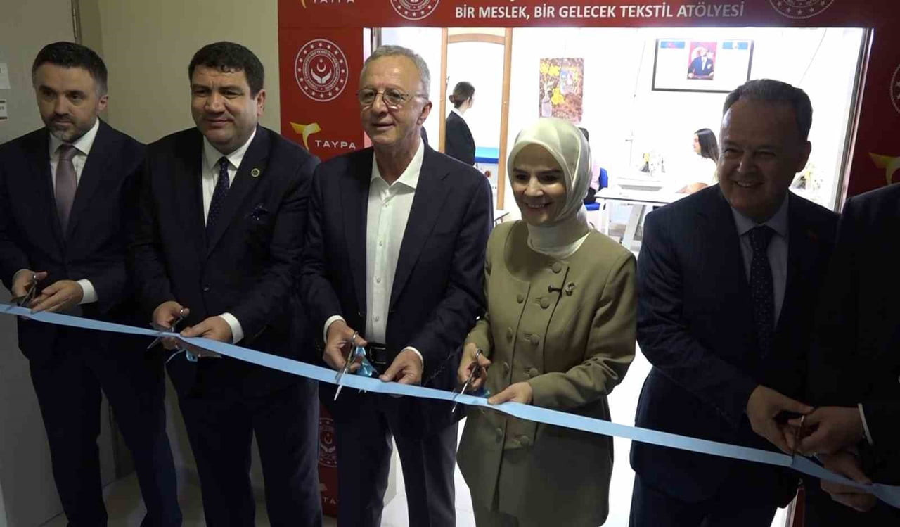 "BİR MESLEK BİR GELECEK ATÖLYESİ", AİLE VE SOSYAL HİZMETLER BAKANI MAHİNUR ÖZDEMİR GÖKTAŞ'IN...