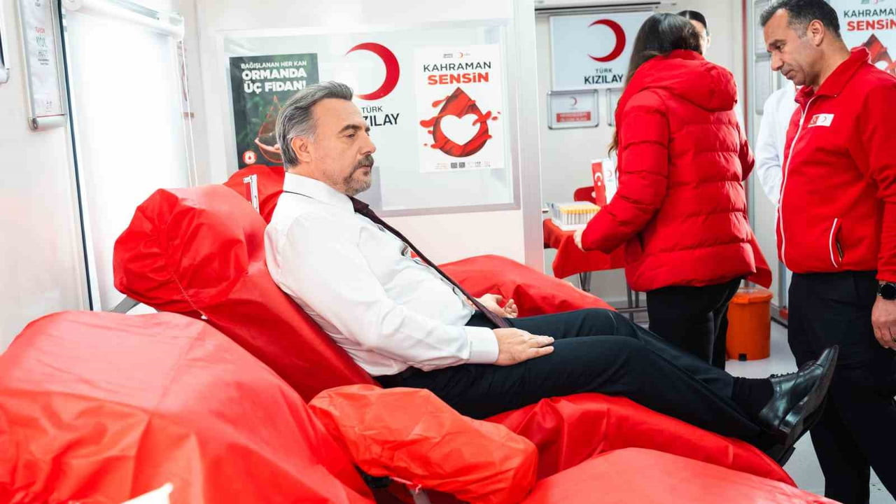 "BİRBİRİMİZE CANDAN BAĞLIYIZ" SLOGANIYLA TOPLUMDA KAN BAĞIŞI FARKINDALIĞINI ARTIRMAYI HEDEFLEYEN...