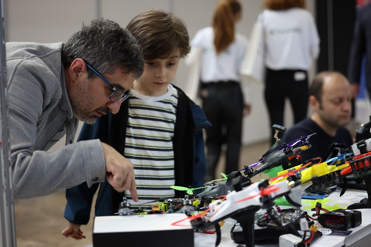 "Dijital dönüşüm, güvenlik, tasarım ve geleceğin teknolojileri" temasıyla düzenlenen Kocaeli...