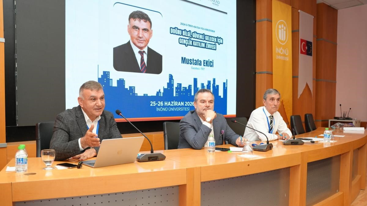 "DOĞRU BİLGİ, GÜVENLİ GELECEK" İÇİN GENÇLİK KATILIM ZİRVESİ GERÇEKLEŞTİRİLDİ