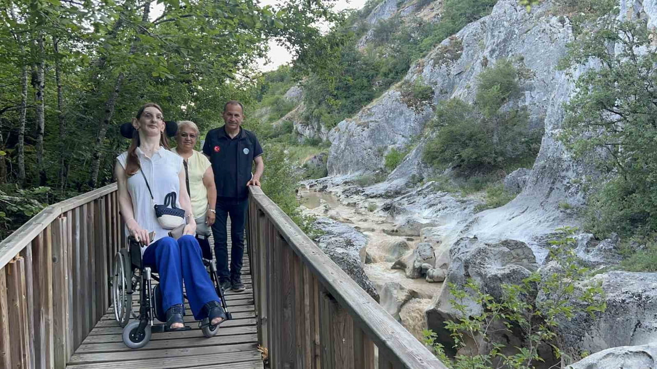 "DÜNYANIN UN UZUN BOYLU KADINI" UNVANIYLA GUİNNESS REKORLAR KİTABI'NA GİREN RUMEYSA GELGİ...