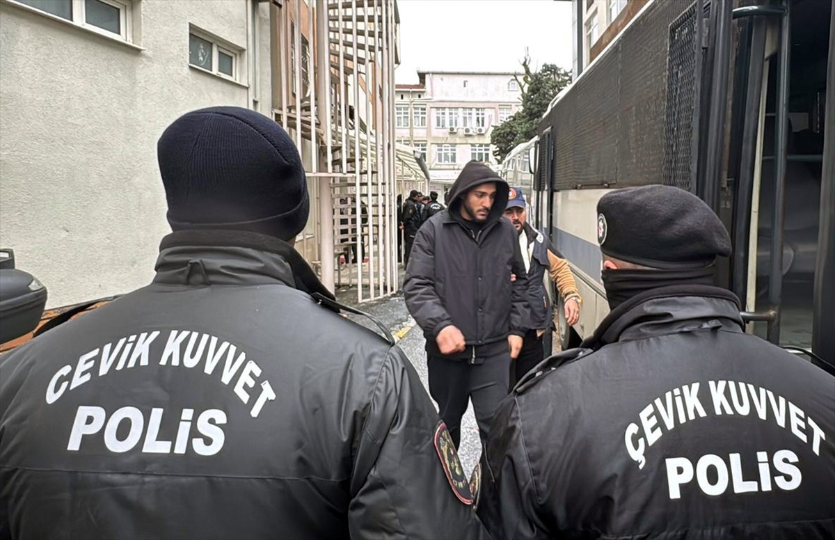 "Futbolda bahis" soruşturması kapsamında gözaltına alınan 37 şüpheli, adliyeye sevk edildi....