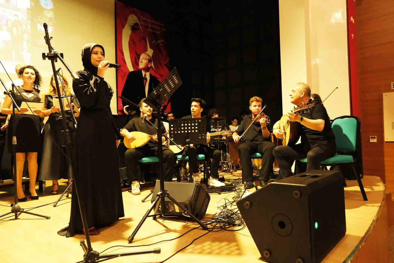 "HER TELDEN" KONSERİ BÜYÜK BEĞENİ TOPLADI