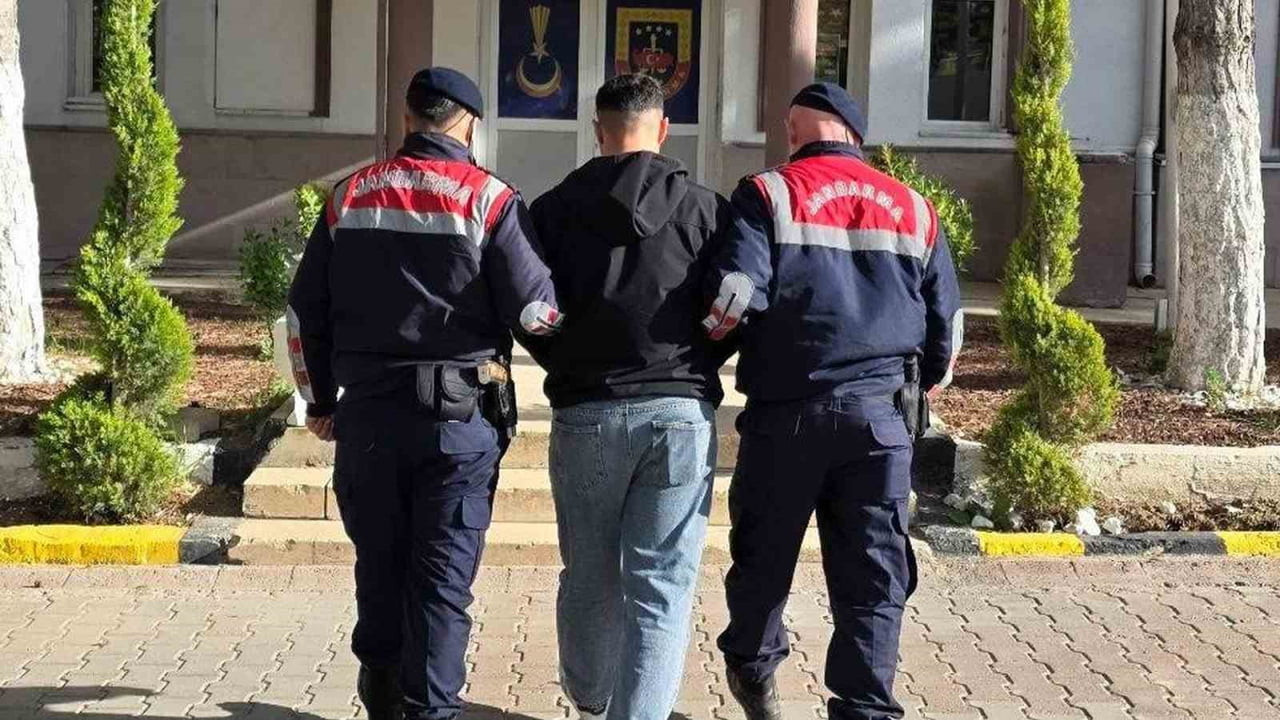 "HERKESİN GİREBİLECEĞİ BİR YERDE BIRAKILMAKLA BİRLİKTE KİLİTLENMEK SURETİYLE HIRSIZLIK" SUÇUNDAN...