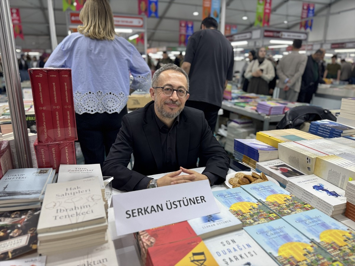 "Kitap vakti geldi" sloganıyla bu yıl altıncısı düzenlenen "Ümraniye Kitap Fuarı", Ümraniye...