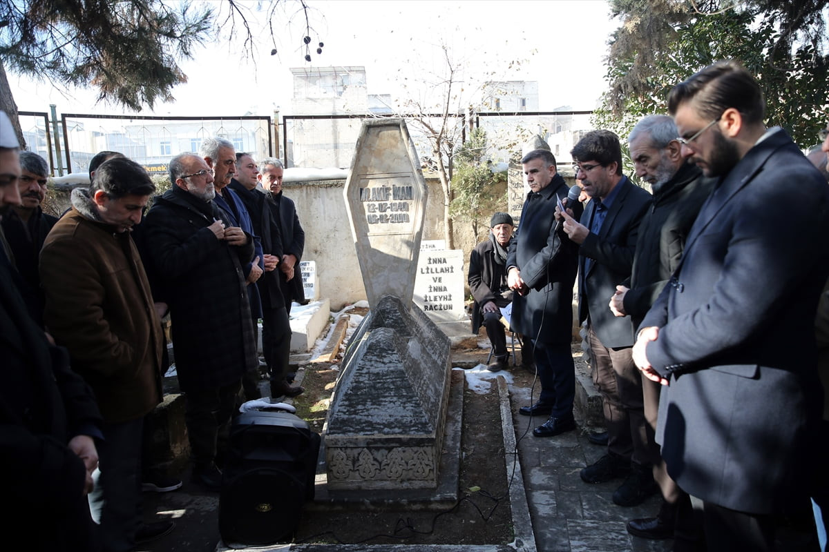 "Kudüs Şairi" olarak bilinen Memur Sendikaları Konfederasyonu (Memur-Sen) Kurucu Genel Başkanı...