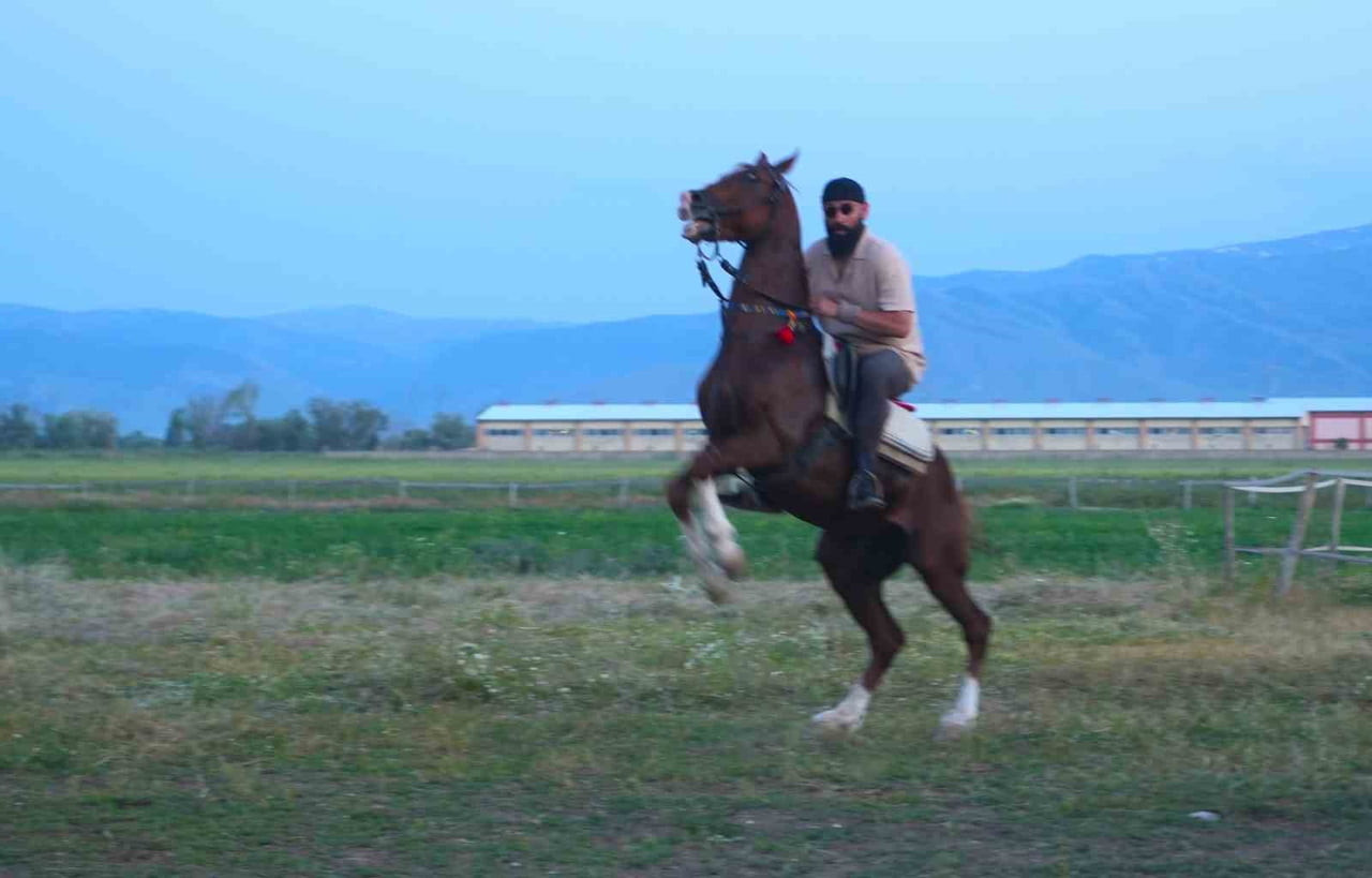 "MEHMET: FETİHLER SULTANI" DİZİSİNİN OYUNCULARINDAN MUSTAFA KAYA, ÇEKİMLERİ MUŞ’TA...