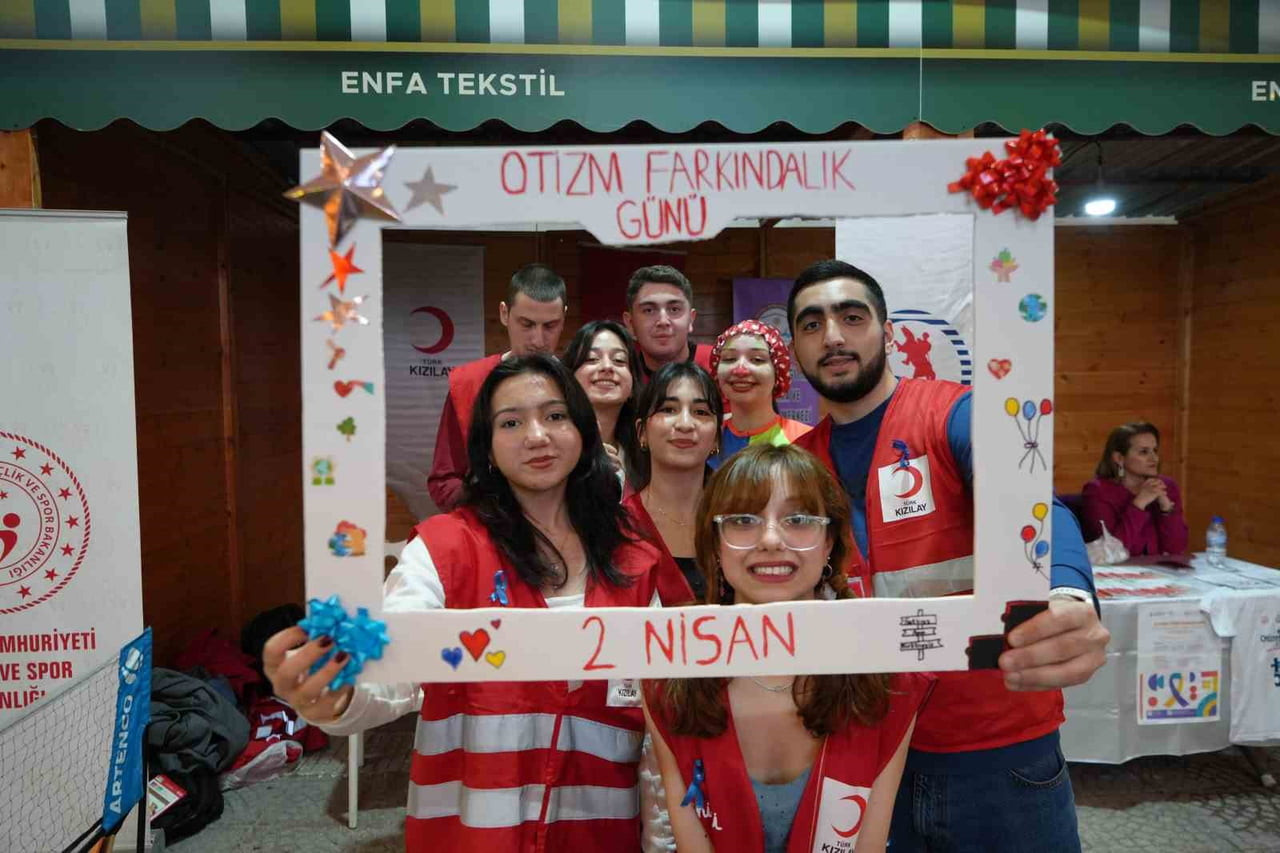 "OTİZM HAYATIN İÇİNDE YAŞAYAN ÇADIR" TEMALI FARKINDALIK ETKİNLİĞİ, CUMHURİYET MEYDANI’NDAKİ ÇADIR...