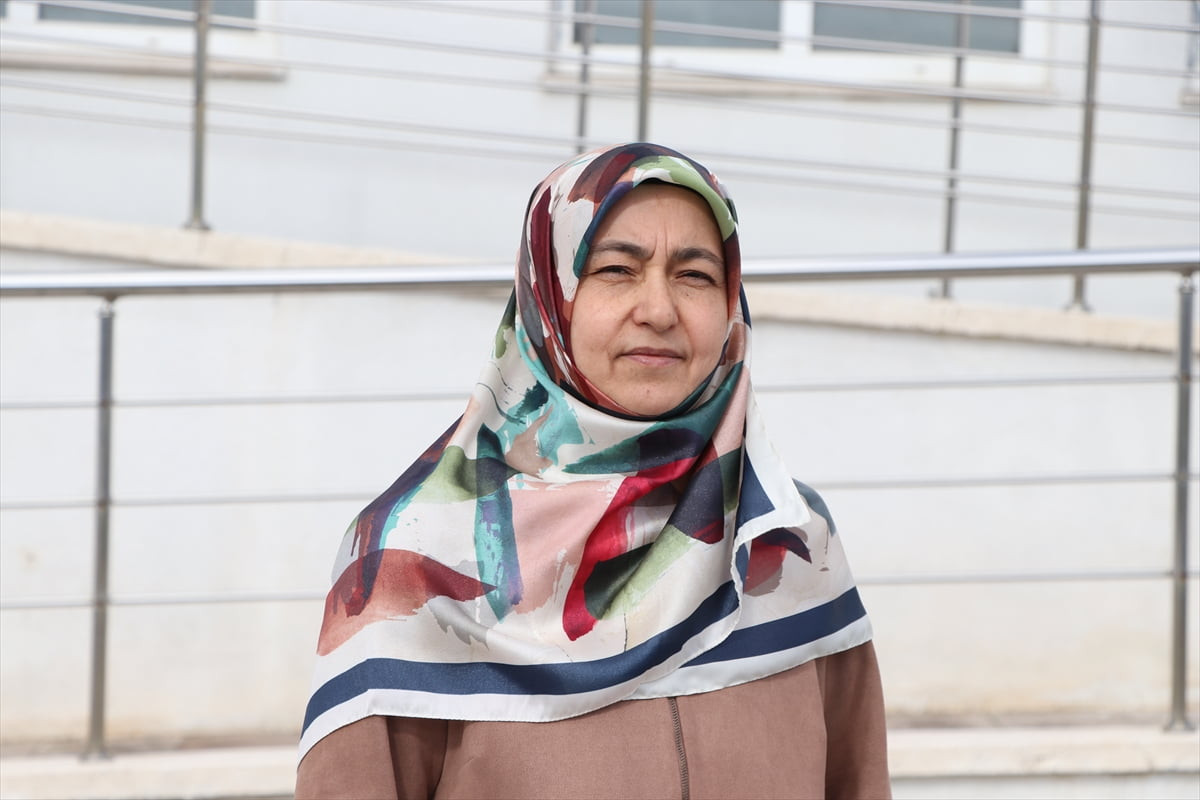 "Postmodern darbe" olarak adlandırılan 28 Şubat sürecinde, başörtüsü taktığı için başlatılan...