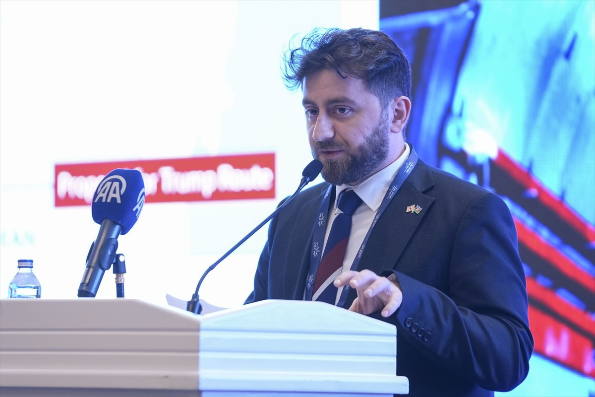 "Türkiye-Birleşik Krallık Demir Yolu Forumu", Ankara'da bir otelde gerçekleştirildi. Düzenlenen...