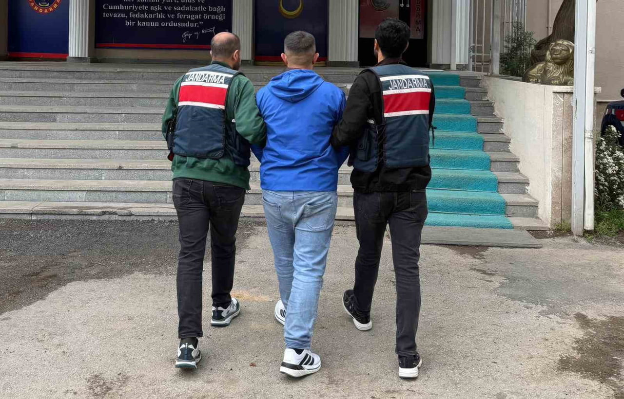 "UYUŞTURUCU VEYA UYARICI MADDE TİCARETİ YAPMA VEYA YARAR SAĞLAMA" SUÇUNDAN ARANAN V.Ö.’YÜ...