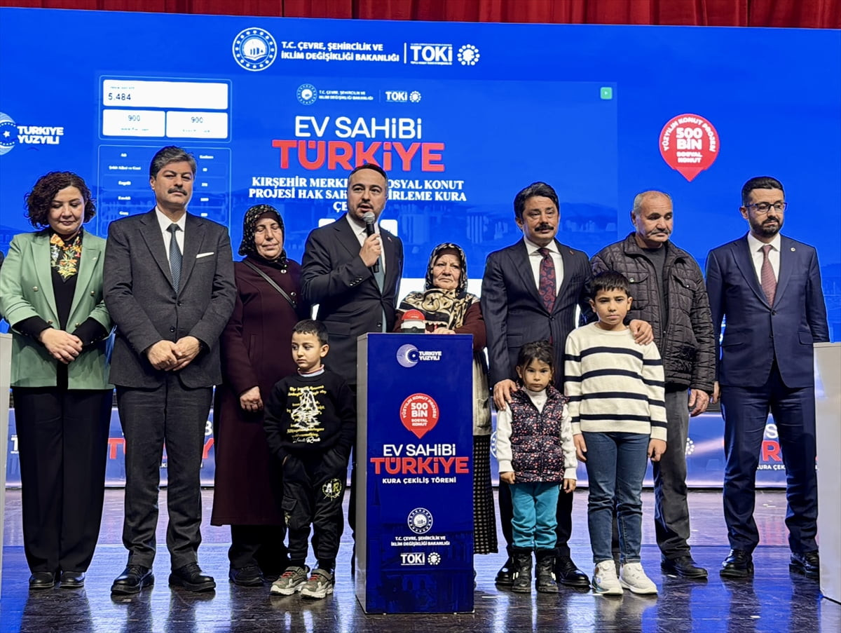 "Yüzyılın Konut Projesi" kapsamında Kırşehir'de inşa edilecek 1633 konutun hak sahipleri kurayla...