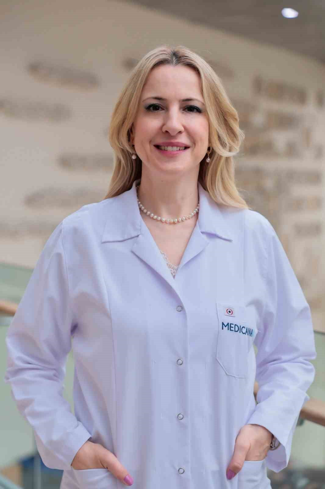 RADYASYON ONKOLOJİSİ UZMANI PROF. DR. EVRİM METCALFE İSE "GELİŞEN TEKNOLOJİLER SAYESİNDE TEDAVİ...