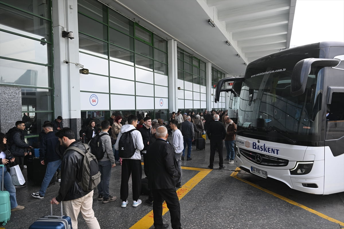Ramazan Bayramı tatilini memleketlerinde ya da tatil beldelerinde geçirmek isteyen vatandaşlar...