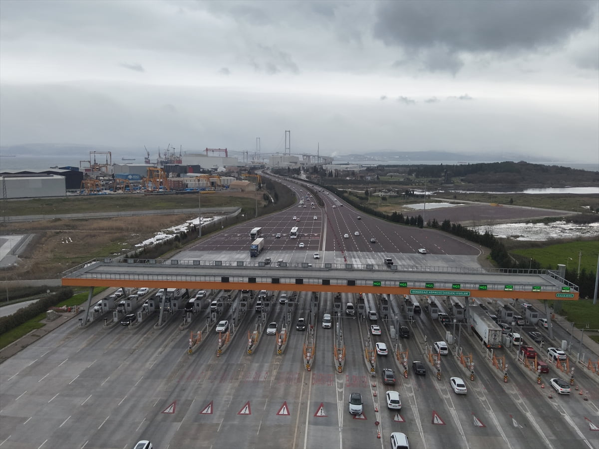 Ramazan Bayramı tatilinin öğleden sonra başlamasıyla birlikte İstanbul'da birçok kişi, güneye...