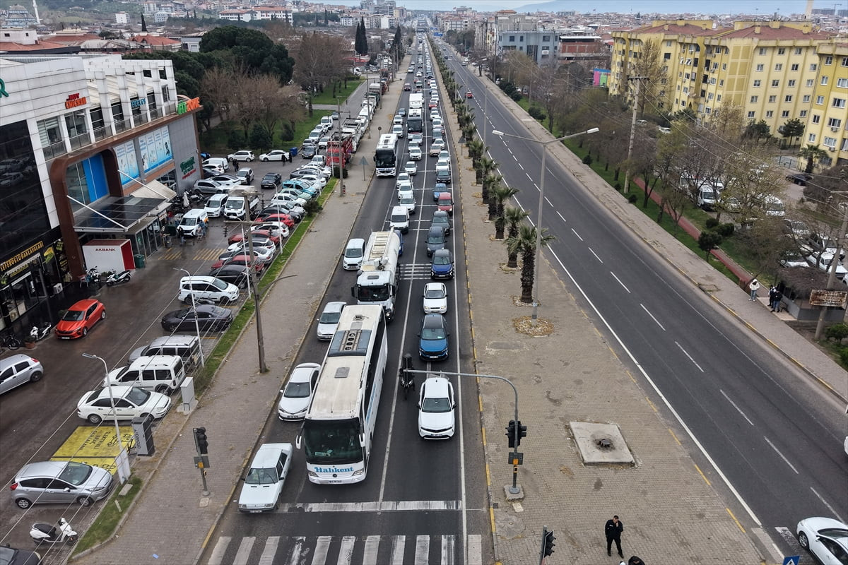 Ramazan Bayramıtatilini memleketi ya da tatil beldelerinde geçirmek isteyenlerin yola çıkmasıyla...