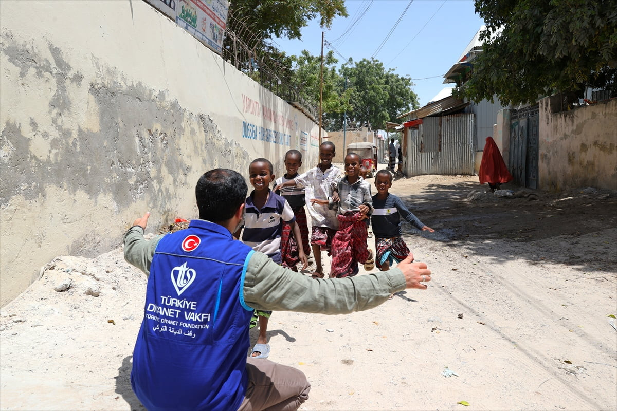 Ramazanda da Somali'de yardım faaliyetlerini sürdüren Türkiye Diyanet Vakfı (TDV), yetimhanelerde...