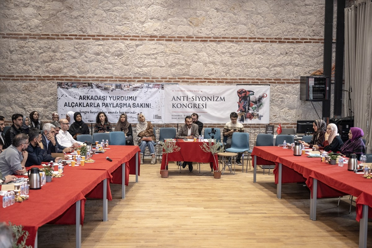 Rami Kütüphanesi'nde başlayan "Anti-Siyonizm Kongresi"nde İsrail'in saldırdığı Gazze'ye yönelik...