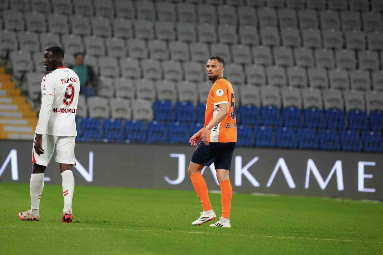 RAMS BAŞAKŞEHİR, 6 SEZONDUR TURUNCU-LACİVERTLİ FORMAYI GİYEN VE SÖZLEŞMESİ SONA EREN 29 YAŞINDAKİ...