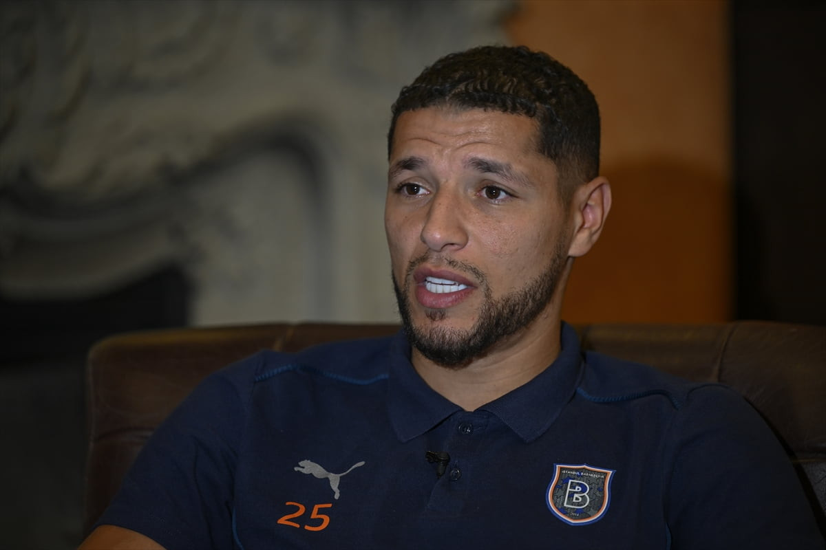 RAMS Başakşehir'in Faslı yıldızı Amine Harit, takımının Antalya Belek'teki devre arası hazırlık...