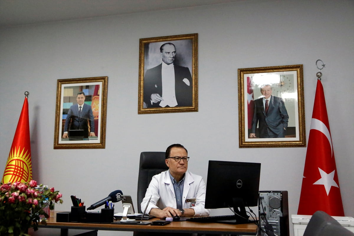 Recep Tayyip Erdoğan Bişkek Kırgız-Türk Dostluk Devlet Hastanesi Başhekimi Op. Dr. Adlan Olsun...
