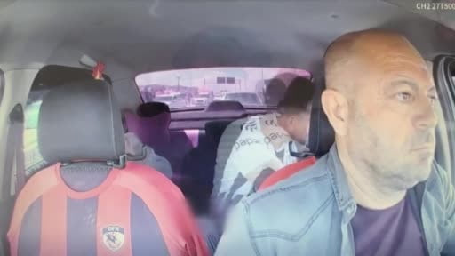 Rehin alınan taksicinin cesur müdahalesi kamerada