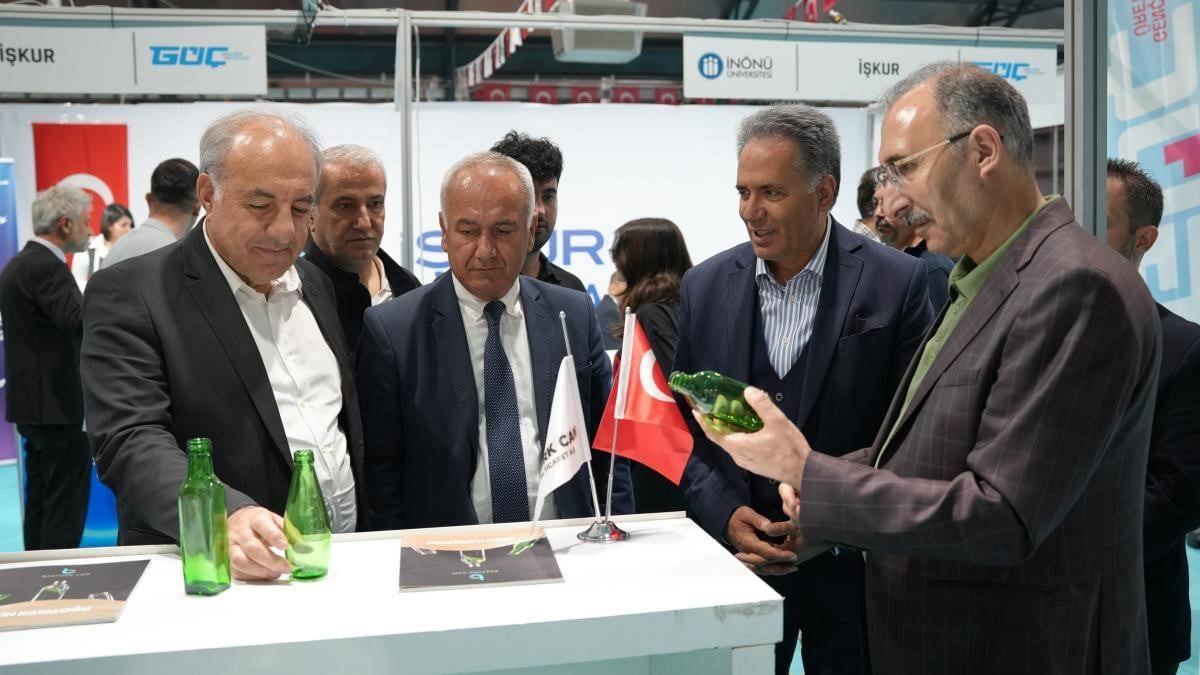 REKTÖRLERDEN İPEKYOLU KARİYER FUARI’NA ZİYARET