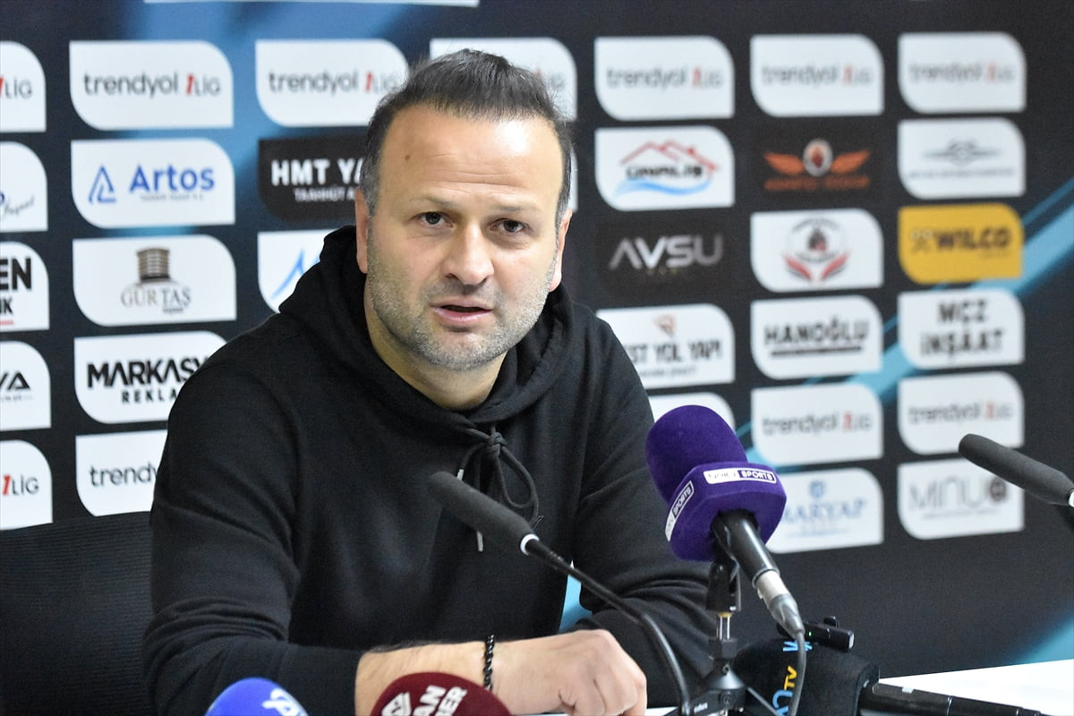 rendyol 1. Lig'in 24. haftasında, İmaj Altyapı Vanspor ile Arca Çorum FK, Van Atatürk Stadyumu'nda...