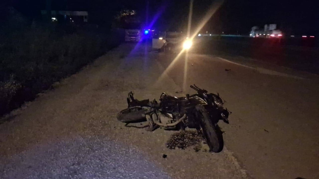 REŞADİYE İLÇESİNDE OTOMOBİLİN MOTOSİKLETE ÇARPTIĞI KAZADA MOTOSİKLETTE BULUNAN 2 GENÇ HAYATINI...