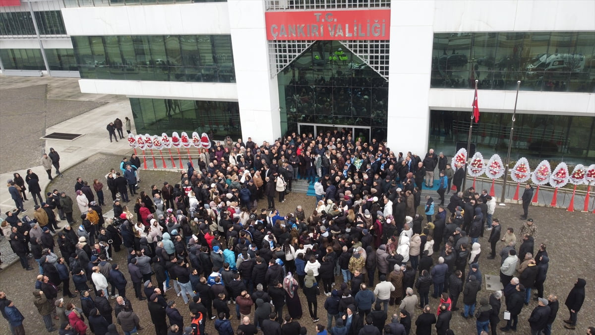 Resmi Gazete'de yayımlanan Valiler Kararnamesi ile Çankırı'dan Iğdır'a atanan Vali Mustafa Fırat...