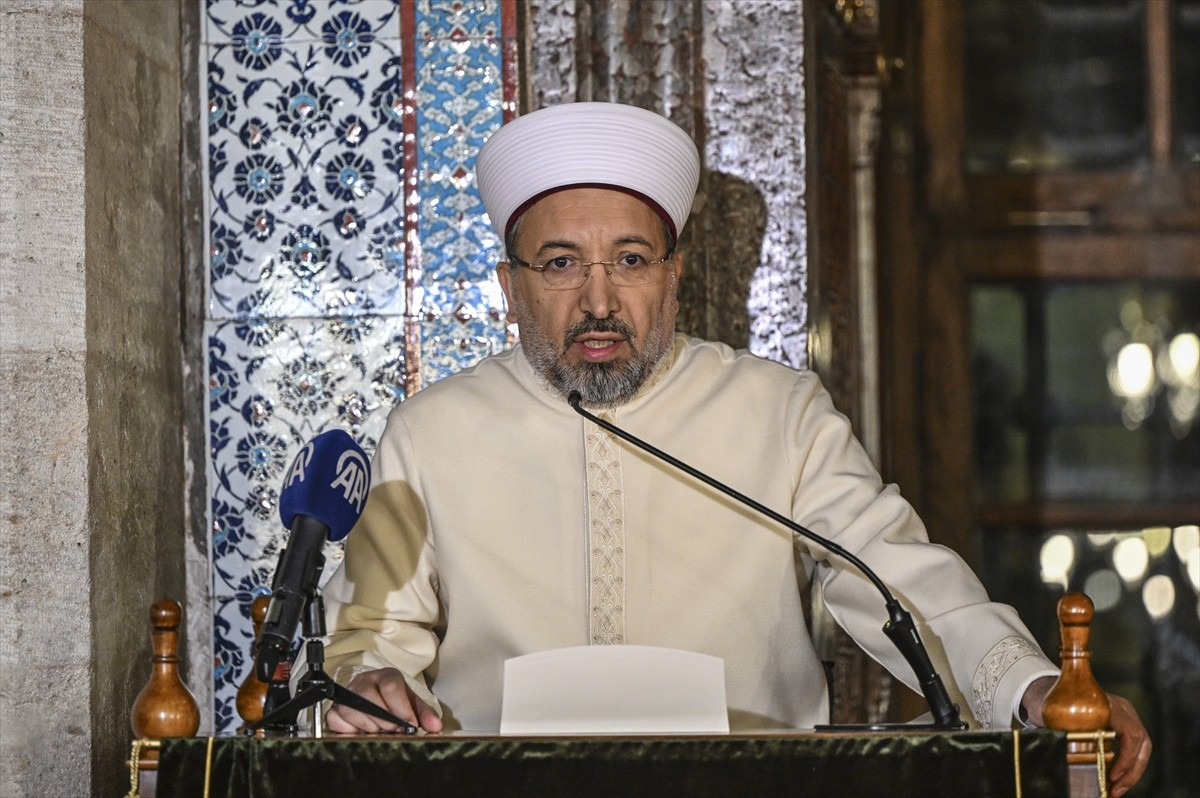 Resmi Gazete'de yer alan Cumhurbaşkanlığı kararıyla Diyanet İşleri Başkanlığı'na İstanbul Müftüsü...