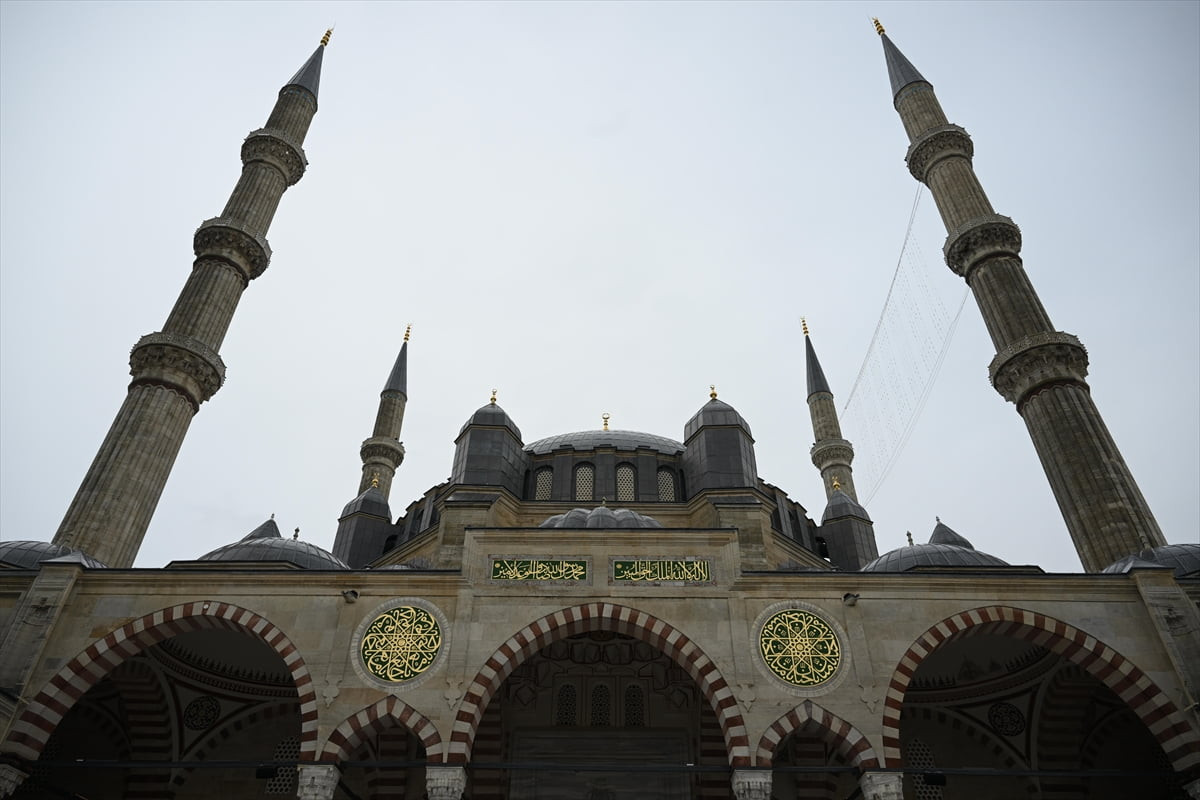 Restorasyonuna kasım 2021'de başlanan ve çalışmalar süresince kısmi ibadete açık tutulan Selimiye...