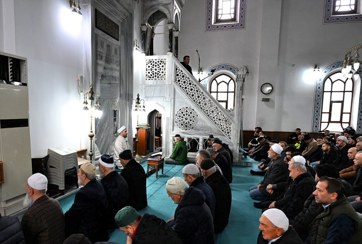 Rize'de, 7 yıl önce makamında uğradığı silahlı saldırıda şehit olan Emniyet Müdürü Altuğ Verdi...